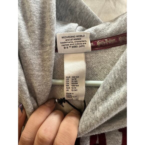 Harry Potter Hogwarts Crest Hoodie – Size 13–14Y (P2P 21.5”) - Picture 4 of 6